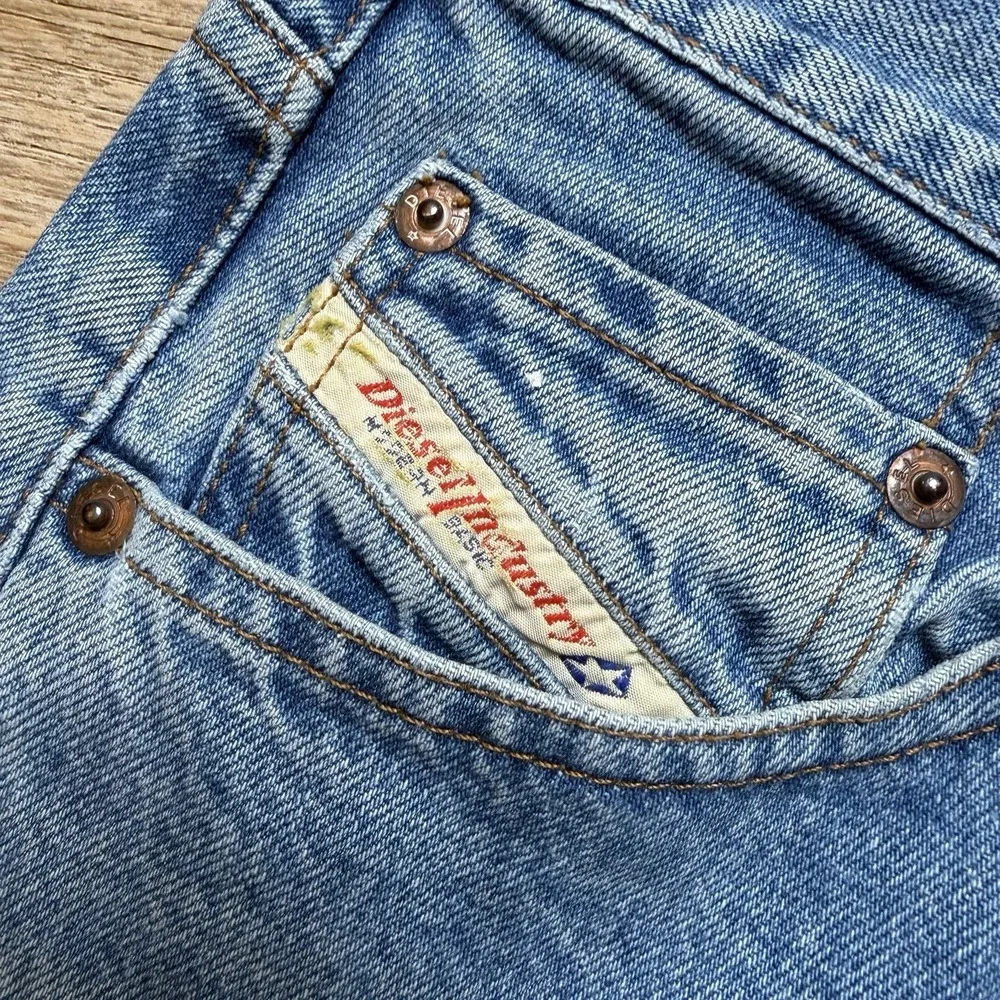 Diesel Jeans Men 28x30 Blue Straight Leg Made Italy Distressed Wash Y2K (Tag 30)